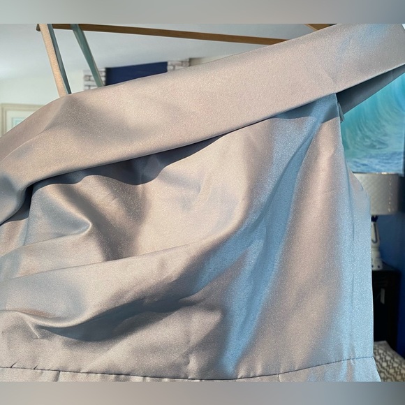 Adrianna Papell Sage 🍃Hi Lo Off Shoulder TEA LENGTH Gown w/ POCKETS - Picture 12 of 12